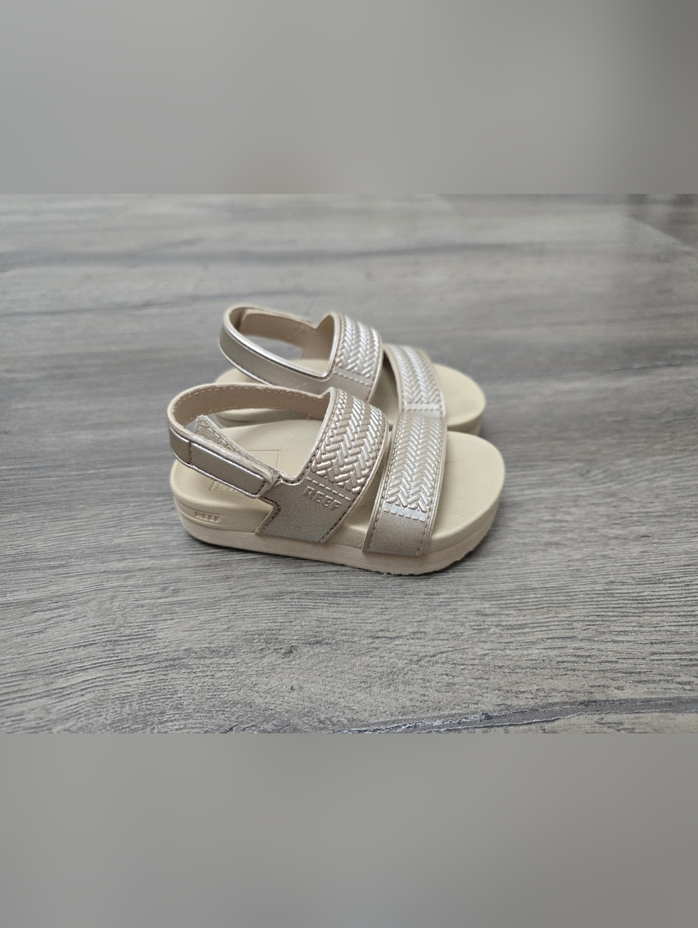 Reef Toddler Size 5 Beige Metallic Sandal